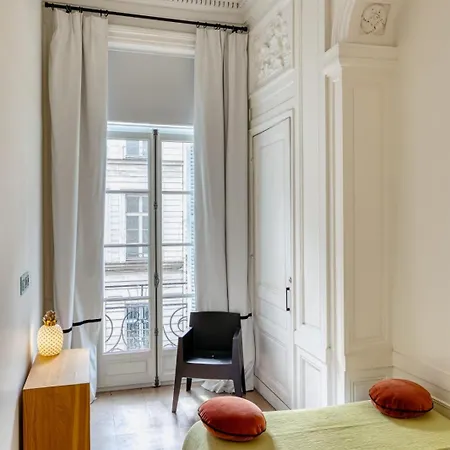 Le Jeanne D'arc Magnifique F3 De Style Haussmannien ! Lejlighed