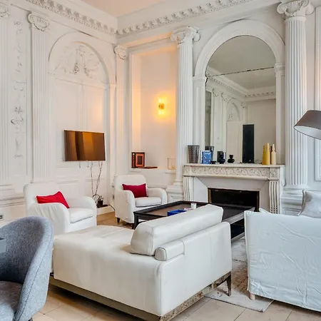 Le Jeanne D'arc Magnifique F3 De Style Haussmannien ! Lejlighed *