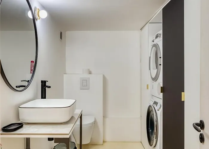 Appartement Le Jeanne D'arc Magnifique F3 De Style Haussmannien ! *