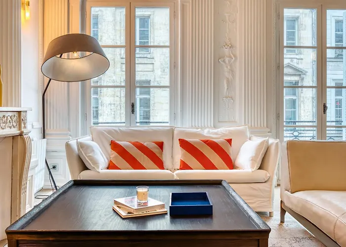 Appartement Le Jeanne D'arc Magnifique F3 De Style Haussmannien !