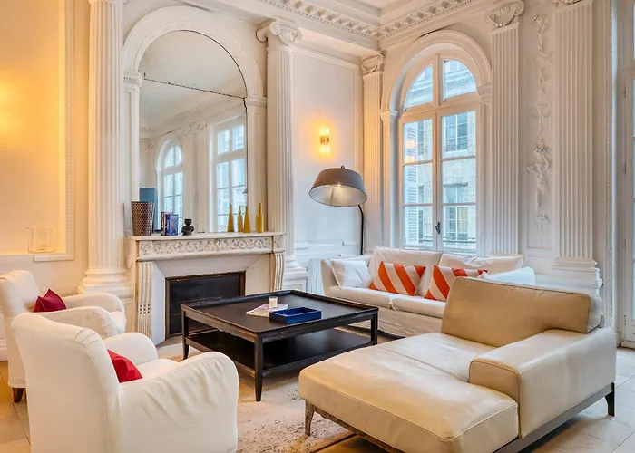 Appartement Le Jeanne D'arc Magnifique F3 De Style Haussmannien !