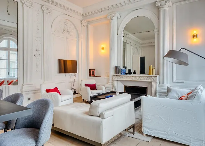 Le Jeanne D'arc Magnifique F3 De Style Haussmannien ! Appartement *